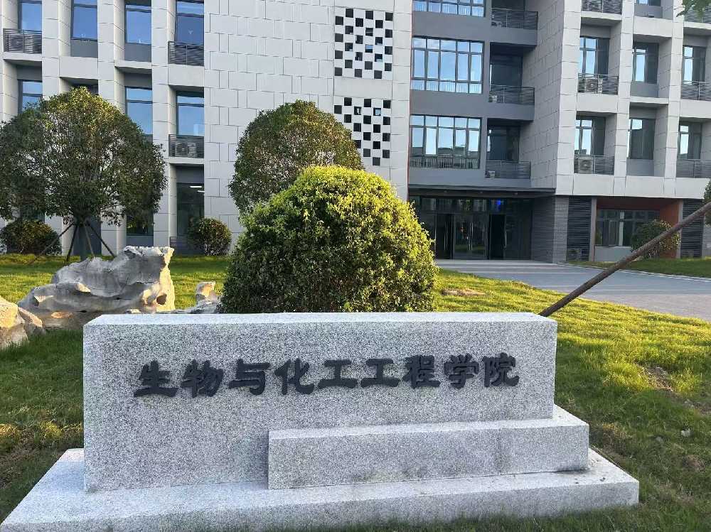 江北区扬州职业大学体育场高杆灯项目